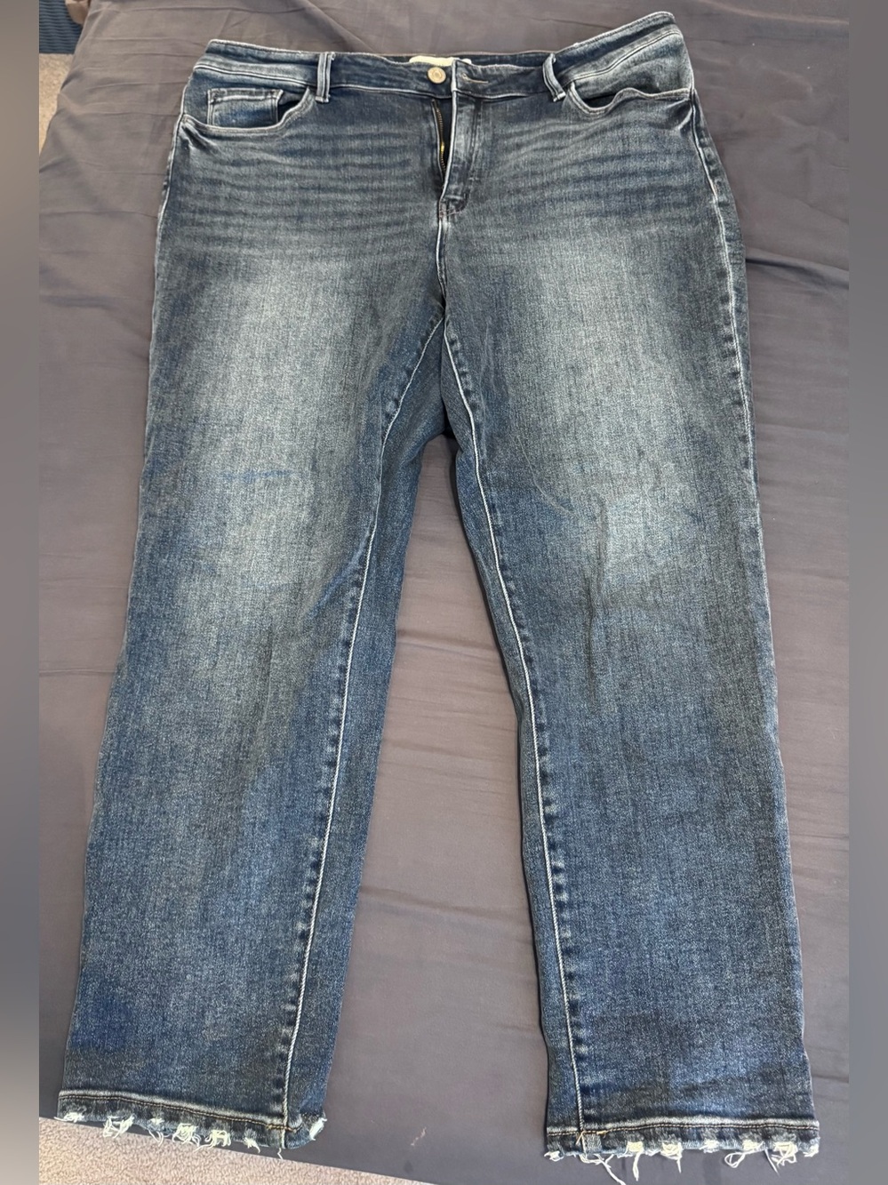Vervet with Charming & Main Women’s Straight leg Jeans Denim 20W Medium Wash
